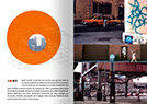 présentation d'une double page space invader à New York, photos de laville sur la page de droite.